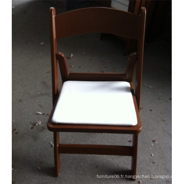 Chaise en plastique marron rembourrée de jardin pour des événements de mariage